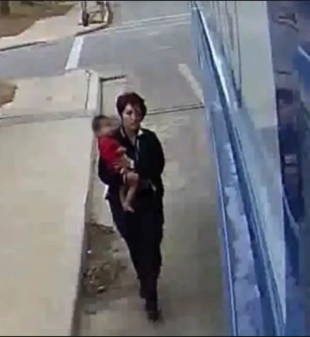 Kaybolan bebeğin imdadına kadın otobüs sürücüsü yetişti!-2