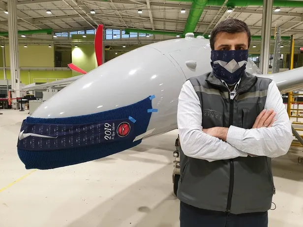 akinciya-maske-takan-selcuk-bayraktardan-evde-kal-cagrisi-1586543407423.jpeg Akıncı'ya maske takan Selçuk Bayraktar'dan 'evde kal' çağrısı-2