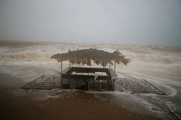 Son dakika... Antalya'da hortum paniği! Ölü ve yaralılar var-8