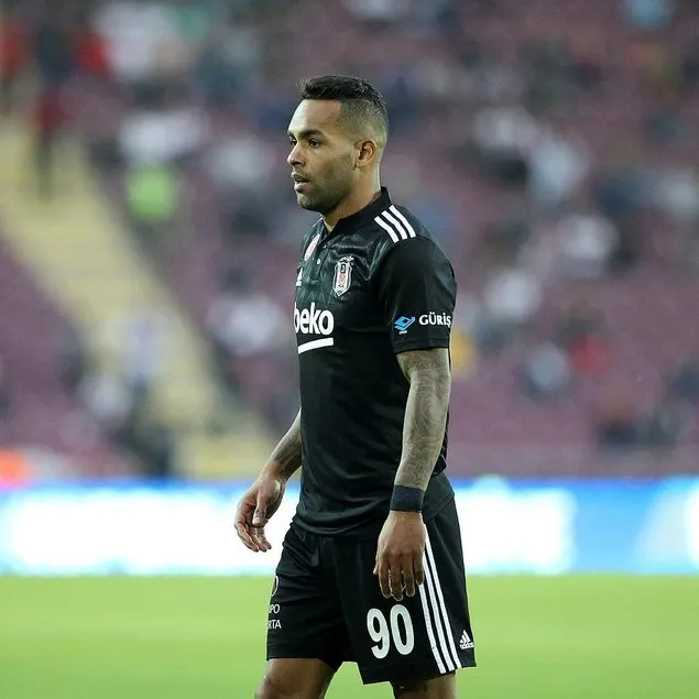 Beşiktaş’ın Alex Teixeira’ya borcu yok