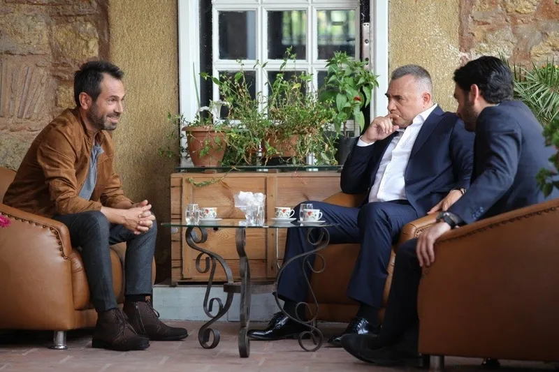 eskiya-dunyaya-hukumdar-olmazin-yildizi-kararini-verdi-eski-rolunu-aratmayacak-diziyle-donuyor-1707732578189.jpg EDHO'dan yıldızını ekranlarda tekrar görmeye hazır olun! Eski rolünü aratmayacak diziyle dönüyor-3