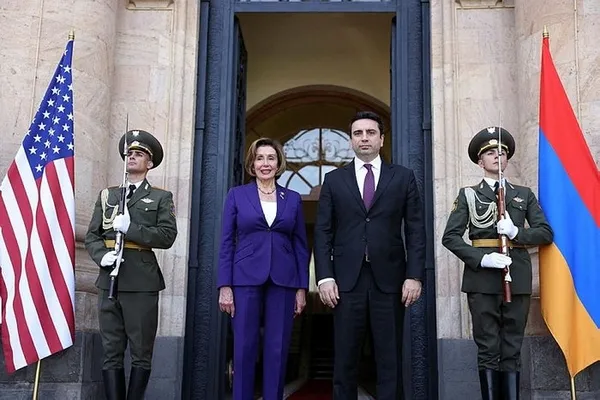 tayvani-karistiran-nancy-pelosi-simdi-ermenistanda-devrede-turkiye-ve-azerbaycan-icin-kustah-sozler-1663506706660.jpg