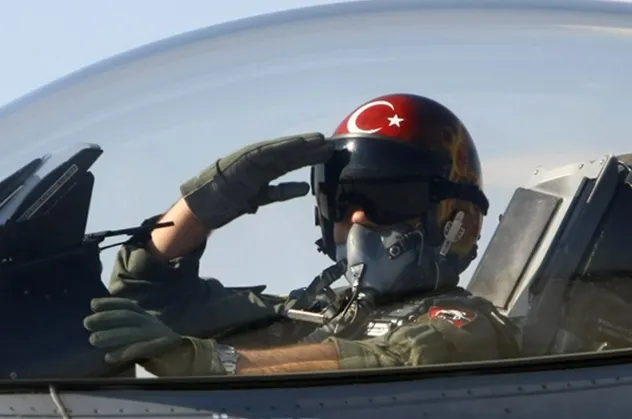 NATO'dan dikkat çeken Türk pilotu paylaşımı! Turkey değil Türkiye detayı