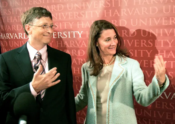 bill-gates-bosanma-kararinin-ardindan-servetinden-18-milyar-dolarlik-hisseyi-esine-aktardi-1620281718634.jpg
