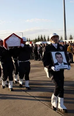 "Düşün artık bu halkın yakasından"