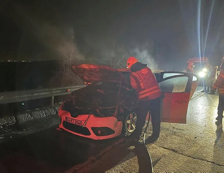 Seyir halinde alev topuna dönüştü