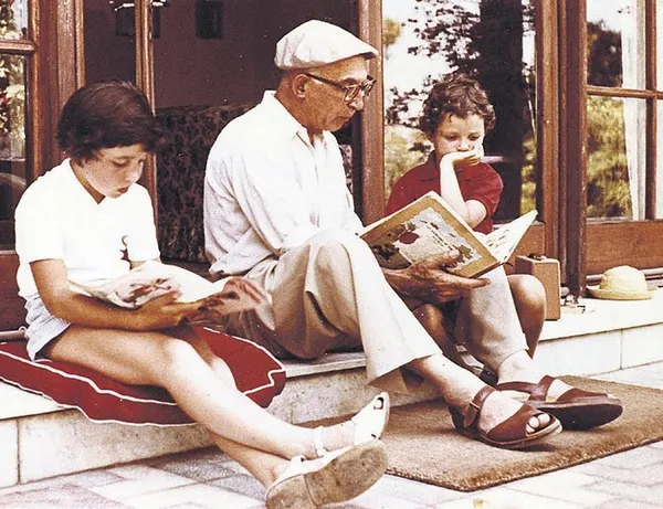 Koronavirüs aşısının arkasında onlar var: Pfizer'in CEO'su Albert Bourla'nın babasının hikayesi ilham verici-2