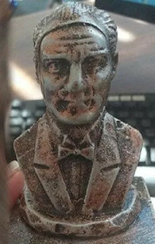 Tek icraatı heykel olan parti heykeli de beceremedi! CHP'li Başkan Gruşçu’yu topa tuttular