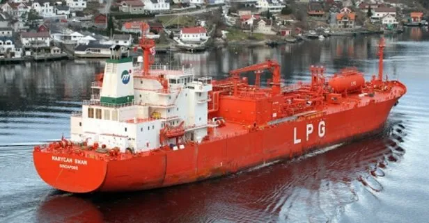 Dev LPG tankeri İstanbul Boğazı’ndan geçti