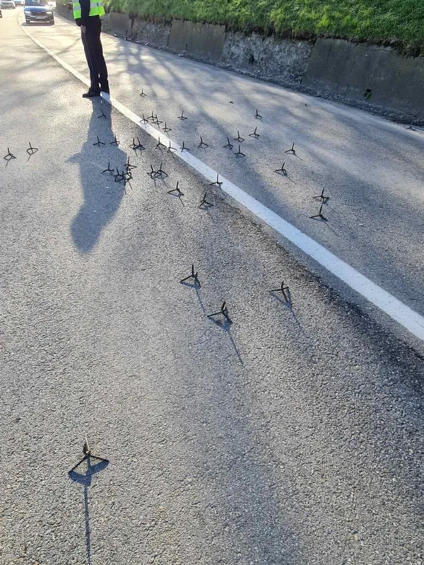 Kosova-Sırbistan sınırında terör saldırısı! Kosova polisine el bombası ve AK47 ile saldırı-3