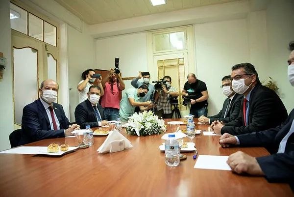 kktcde-cumhurbaskani-adayi-ersin-tatar-ilk-turda-3-en-fazla-oy-alan-tufan-erhurmani-ziyaret-etti-1602587892529.jpg KKTC'de cumhurbaşkanı adayı Ersin Tatar, ilk turda 3. en fazla oy alan Tufan Erhürman'ı ziyaret etti-2