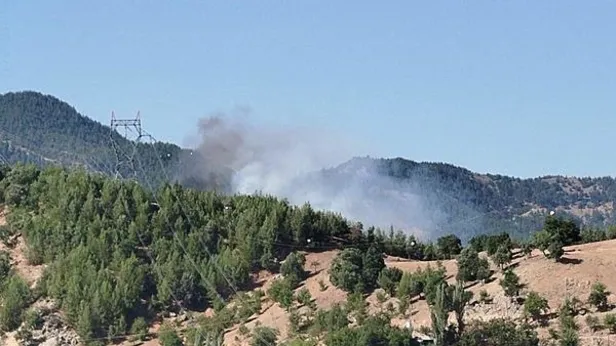 Adanada korku dolu anlar: Orman yangınına müdahale eden helikopter düştü! Personelin durumu nasıl?