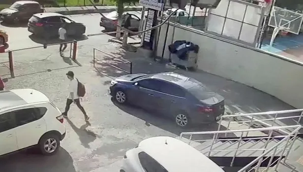 Beylikdüzü'nde banka soyup 80 bin dolar çalan hırsızların soygun anı kameralara yansıdı-4