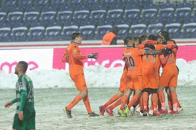 Lider hız kesmedi | Başakşehir 3-0 Bursaspor