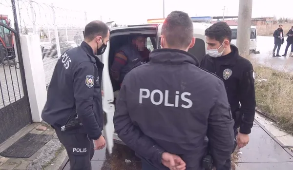 kutahyada-eski-sevgilisi-tarafindan-kacirilan-genc-kiz-kades-sayesinde-kurtarildi-1616279151192.jpg Kütahya'da eski sevgilisi tarafından kaçırılan genç kız, KADES sayesinde kurtarıldı-4