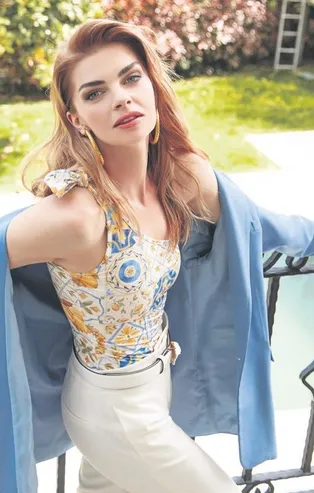 Tertemiz 80 bin TL! Pelin Karahan oynadığı reklamda da servet değerindeki takılarını gözlere soktu