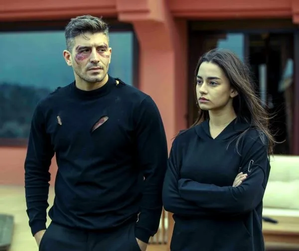 cihangir-ceyhan-kimdir-cihangir-ceyhan-evli-mi-esi-kimdir-kac-yasinda-nereli-iste-oynadigi-diziler-1644217062298.jpg Cihangir Ceyhan kimdir? Cihangir Ceyhan evli mi eşi kimdir, kaç yaşında, nereli? İşte oynadığı diziler-4