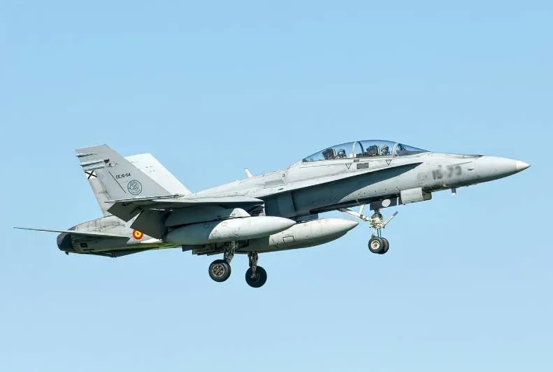 İspanya’da savaş uçağı düştü!