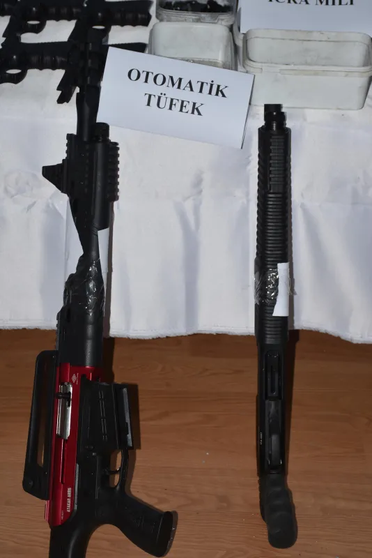 İzmir'de kaçak silah üreten şebekeye operasyon - 2