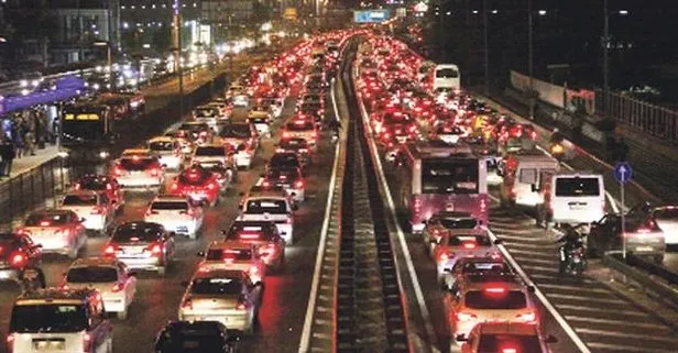 Son dakika... İstanbul trafiğinde ’karne’ yoğunluğu!