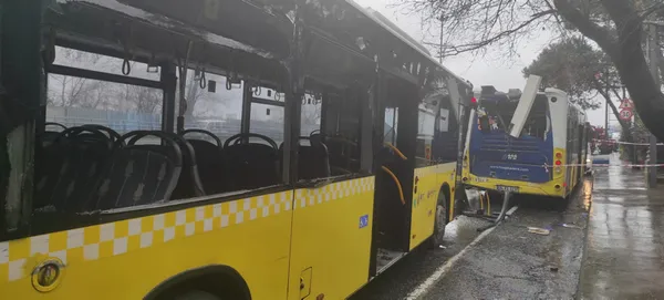 son-dakika-sariyerde-iki-iett-otobusu-carpisti-yaralilar-var-1641984248174.jpg SON DAKİKA: Sarıyer'de iki İETT otobüsü çarpıştı! Yaralılar var-4