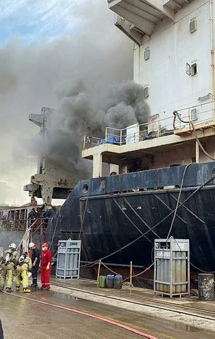 Son dakika: Tuzla'da tersanedeki gemide yangın