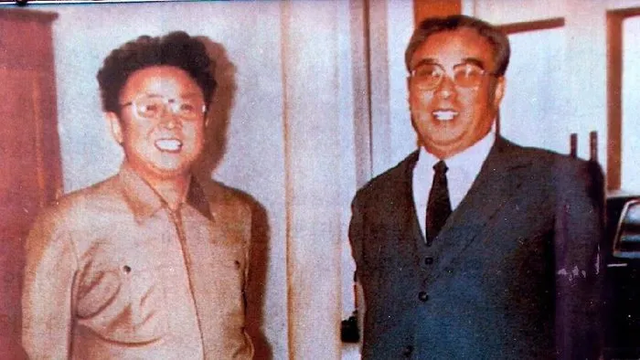 Kim Il-sung ve Kim Jong-il 