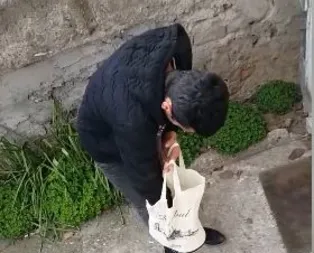 İşte Zilletin zihniyeti! Genç çocuğu kendini bilmez Mine Koraş isimli bir kadın böyle rencide etti