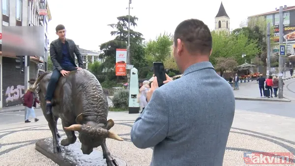 Kadıköy'deki Boğa Heykeli'nin bakımı bittikten sonra üstüne çıktılar! Dalga geçer gibi mesaj: Duyarlı olalım - 12