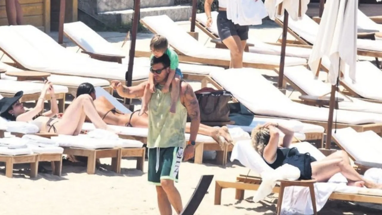 Kıvanç Tatlıtuğ tatil sezonunu oğluyla açtı