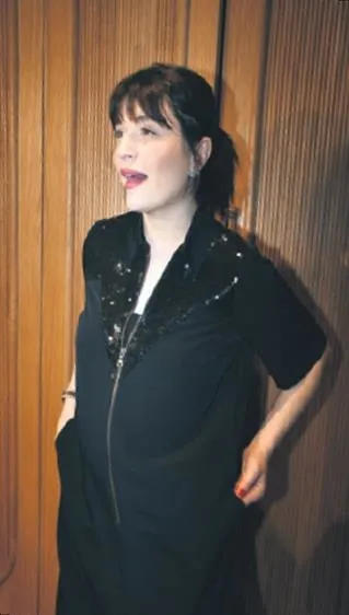 bebek-bekleyen-gonca-vuslateriden-samimi-aciklamalar-karnima-boyle-cicekler-bocekler-cizmeye-basladim-1709331943827.jpeg Bebek bekleyen Gonca Vuslateri'den samimi açıklamalar! "Karnıma böyle çiçekler, böcekler çizmeye başladım"-5