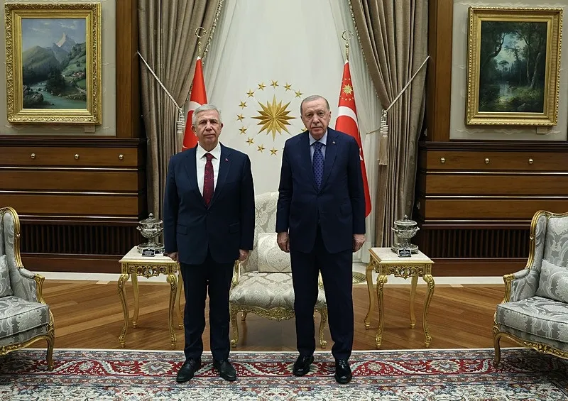 kulliyede-dikkat-ceken-kabul-baskan-erdogan-ile-mansur-yavas-gorustu-tesekkur-paylasimi-geldi-1788976747454.jpeg Külliye’de dikkat çeken kabul: Başkan Erdoğan ile Mansur Yavaş görüştü! Teşekkür paylaşımı geldi-2