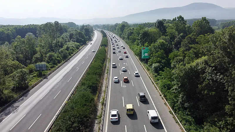 Akın akın gidiyorlar! Kurban Bayramı trafiği böyle görüntülendi | HARİTALI YOL DURUMU - 31