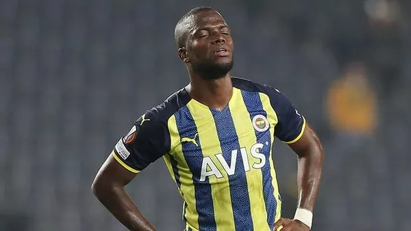 ozel-haber-i-enner-valencia-fenerbahceye-veda-mi-ediyor-resmi-teklif-geldi-1651654358529.jpeg
