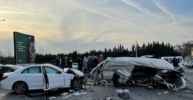 İstanbul Ümraniye'deki zincirleme trafik kazasında 1'i ağır 8 kişi yaralandı