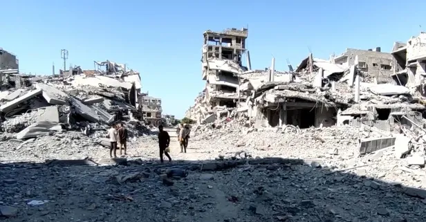 Enkaz yığınına dönen Gazze'de insanlık dramı sürüyor! Sokaklardan "çürümüş ceset kokuları" yayılıyor