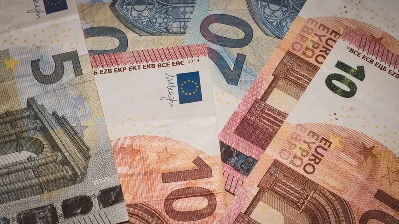 dolar-ve-euro-yukselise-gecti-15-ocak-2026-guncel-doviz-fiyatlari-1768462693226.jpg Dolar ve Euro yükselişe geçti! 15 Ocak 2026 güncel döviz fiyatları-5