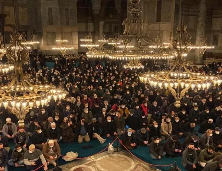 Ayasofya Camii yılın ilk sabah namazında doldu taştı