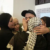 Filistinli esirler vatan topraklarında aileleriyle kucaklaştı! Zulmün kanıtı bu karelerde: Filistinli esirler yorgun İsrailliler sağlıklı