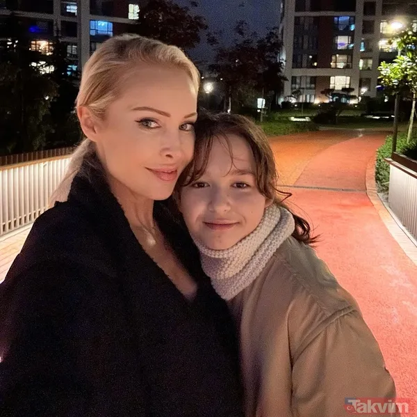 Ne Olmuştu? İbrahim Tatlıses, İbo Show'un Bir Bölümünde Kızı Elif Ada'yı Ağırlamıştı. Tatlıses'in Kızına Söyledikleri İse Ekran Başındakileri Duygulandırmıştı.