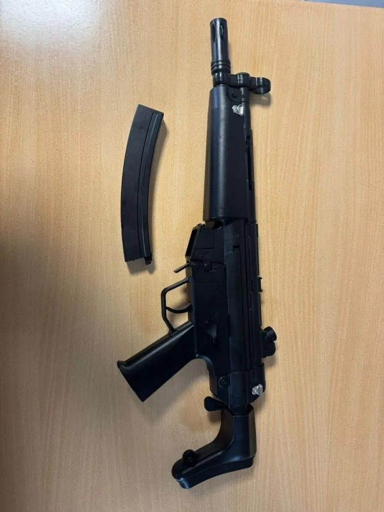 kucukcekmecede-uzun-namlulu-silahla-gezen-sahis-ve-suc-ortagi-yakalandi-1775331216230.jpeg Küçükçekmece’de uzun namlulu silahla gezen şahıs ve suç ortağı yakalandı-3