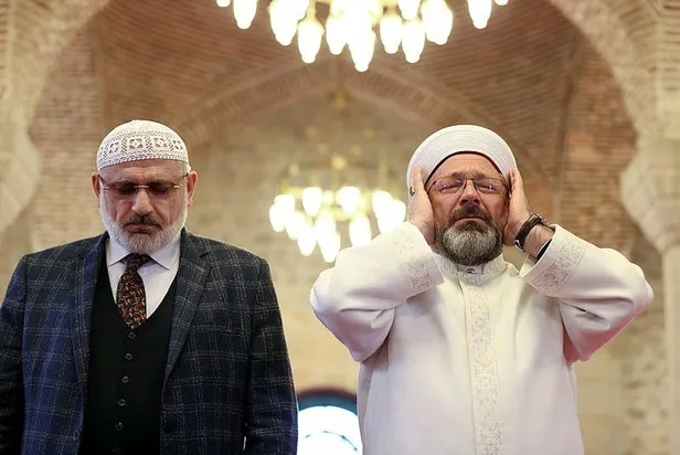 diyanet-isleri-baskani-erbas-ermenistan-isgalinden-kurtarilan-susada-ezan-okudu-1635362302999.jpeg