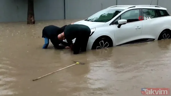 İstanbul'da yine aynı manzara! Yağmur yağdı Esenyurt yine sular altında! İBB ise piyasada yok! 2 kişi sele kapıldı - 24