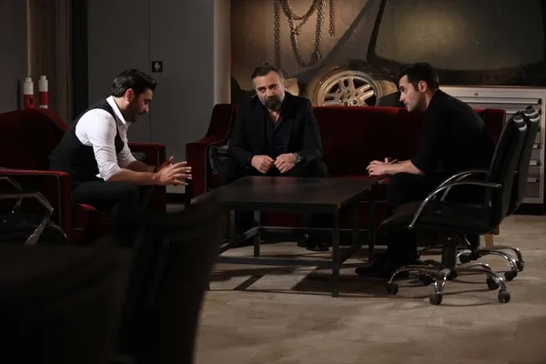 Eşkıya Dünyaya Hükümdar Olmaz 136. yeni bölüm fragmanı: Benimle evlenir misin? EDHO 135. son bölüm full tek parça izle-4