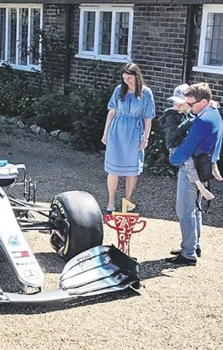 Bir haftalık ömrü kalan çocuğa Lewis Hamilton'dan büyük sürpriz