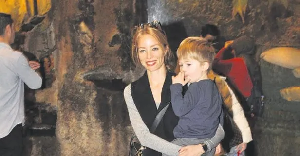 Ana-oğul eğlencede