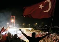 FETÖcü hainler, 15 Temmuz 2016’da darbe girişimi yaptı: Ancak Türk Milletinin kararlı duruşu sayesinde başarılı olamadı