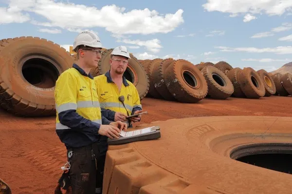 10 bin dolarlık takım elbiseler ve kirli çantaları! Rio Tinto'nun ajanları Afrika ülkelerini işgal etti-13