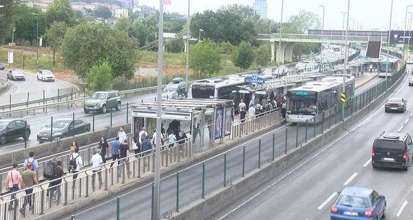 istanbulda-toplu-ulasimda-zamli-tarifenin-ilk-gunu-1691743317010.jpg İstanbul'da toplu ulaşımda zamlı tarifenin ilk günü-3