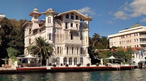 Her şey bir fotoğrafla başladı! Hacı Sabancı’nın bahçesinde yaptığı sporla gündem olan yalı ürkütüyor-9